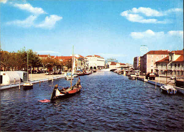 N. 335 - AVEIRO Portugal Aspecto da Ria no Centro da Cidade - Coleccin PERLA - S/D - Dimenses: 14,7x10,5 cm. - Col. nio Semedo.