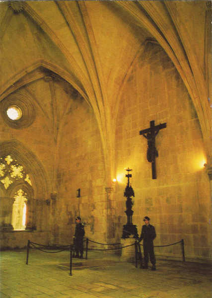 N. 1097 - BATALHA (Portugal) Mosteiro - Sala do Captulo. Campa do Soldado Desconhecido - Ed. Coleco DLIA - S/D Dim: 10,4x 14,9cm - Col. Ftima Bia (dcada de 1960)