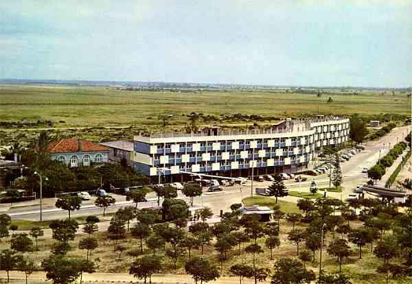 N. 15-D - BEIRA-Moambique Macuti-Motel - Edio de M. Salema & Carvalho, Ld, Beira Moambique - S/D - Dimenses: 14,85x10,3 cm. - Col. Manuel Bia (1970)