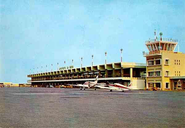 N. 63 - BEIRA-Moambique Aeroporto - Edio de M. Salema & Carvalho, Ld, Beira Moambique - S/D - Dimenses: 15x10,4 cm. - Col. Manuel Bia (1970)