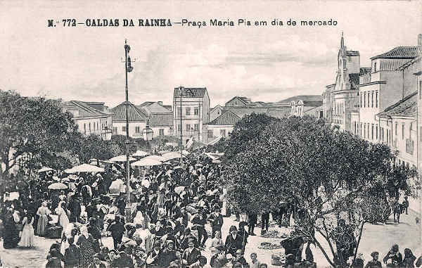 N. 772 - CALDAS DA RAINHA-PraaMaria Pia em dia de mercado - Editor Alberto Malva (Editado em 1908) - Dimenses: 14x9 cm. - Col. Miguel Chaby