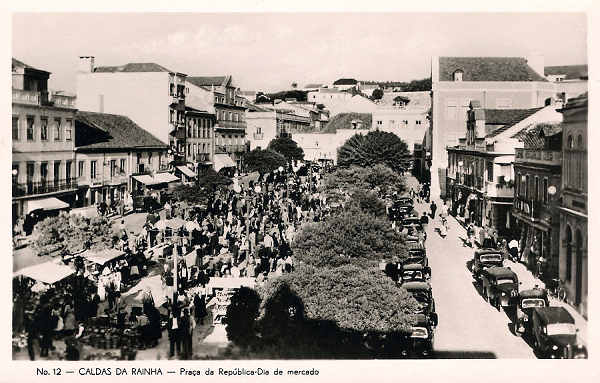 N. 12 - CALDAS DA RAINHA - Praa da Repblica - Dia de mercado - Editor Havaneza, Caldas da Rainha (Editado em 1952) - Dimenses: 14x9 cm. - Col. Miguel Chaby.