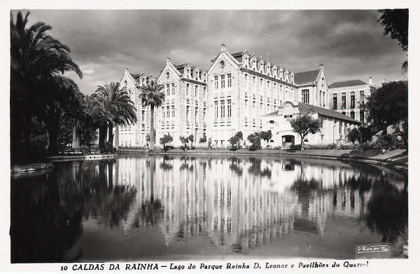 N. 10 - Portugal Caldas da Rainha Lago e Pavilhes do Quartel - Editor Passaporte Loty (Editado em 1951) - Dimenses: 9x14 cm. - Col. Miguel Chaby