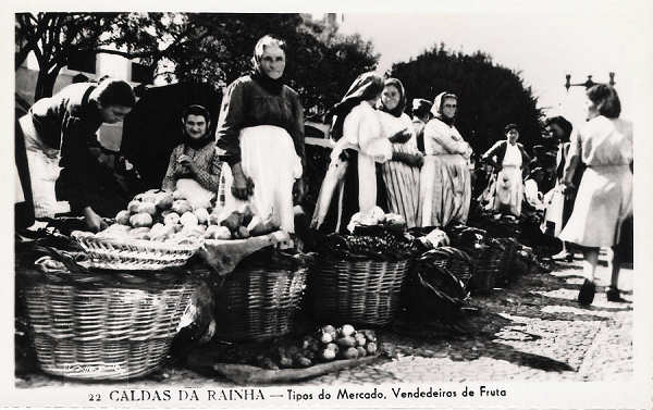 N. 22 - Portugal Caldas da Rainha Tipos de Mercado. Vendedeiras de Fruta - Editor Passaporte Loty (Editado em 1951) - Dimenses: 9x14 cm. - Col. Miguel Chaby