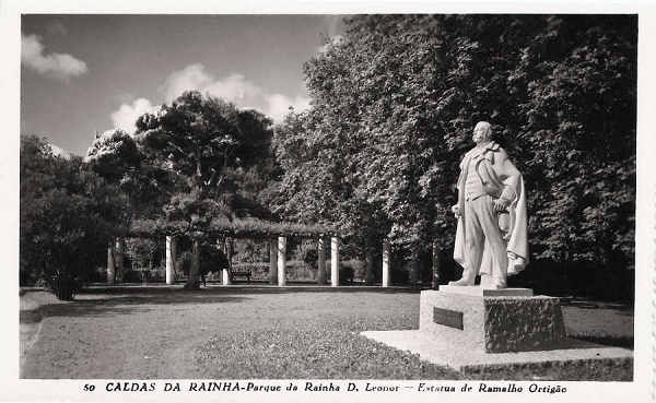 N. 50 - Portugal Caldas da Rainha Parque da Rainha D. Leonor-Esttua de Ramalho Ortigo - Editor Passaporte Loty (Editado em 1951) - Dimenses: 9x14 cm. - Col. Miguel Chaby