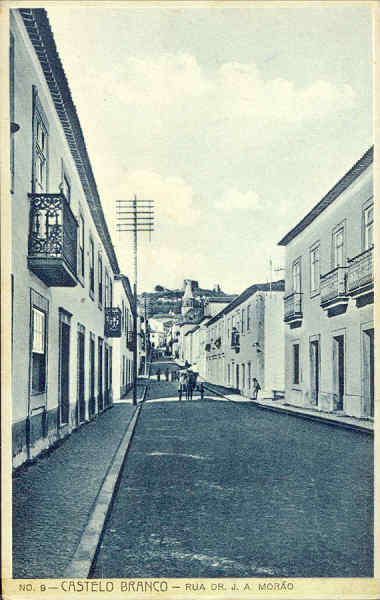 N 9 - CASTELO BRANCO. Rua Dr. J. A.Moro - Edio do Caf Peninsular de Polycarpo dos Santos e Silva (Cerca de 1920) - Dim. 14x9 cm. - Col. A. Monge da Silva