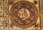 N. 32 - Edio do MUSEU MONOGRFICO DE CONMBRIGA. Mosaico. Perseu encanta o monstro marinho. Sc. III - LIFER, Porto - SD - Dim. 14,6x10,5 cm. - Col. Ftima Bia.