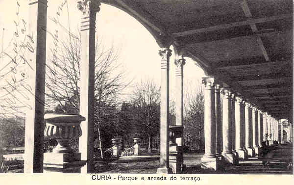 SN - CURIA - Parque e arcada do terrao - S. Edit. - Dim.13,8x8,8 cm - Circ. em 1924 - Col. A Simes (346).
