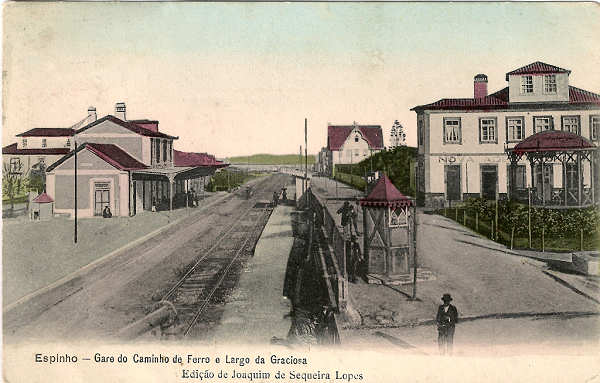 SN - Portugal. Espinho - Gare do Caminho de Ferro e Largo da Graciosa - Editor Joaquim de Sequeira Lopes - SD - Dim. 14x9 cm - Col. Michel Chaby
