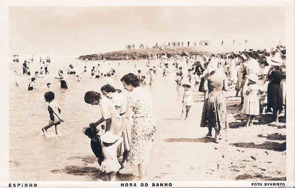 SN - Portugal. Espinho - HORA DO BANHO - Editor Foto Evaristo (1955) - Dim. 14x9 cm.- Col. M. Chaby