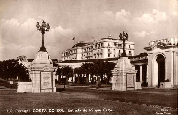 N. 132 - Portugal COSTA DO SOL. Entrada do Parque Estoril - Editor no indicado - Clich lvaro Torres - S/D - Dimenses: 13,8x8,9cm. - Col. Carneiro da Silva (Circulado em 1930)