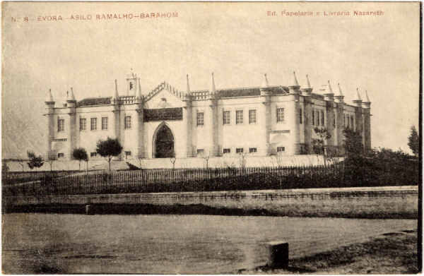 N 8 - EVORA-ASILO RAMALHO-BARAHOM - Ed. Papelaria e Livraria Nazareth - SD - Fototipia Barreira & Costa-Porto - Dim. 9,3x14,2 cm - Col. Jaime da Silva (Circulado em 1923).