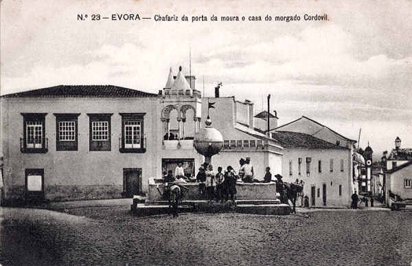 N 23 - Chafariz da porta da moura e casa do morgado Cordovil - Edio Alberto Malva, Rua de S. Julio, 41, Lisboa - Dim. 138x89 mm - Col. A. Monge da Silva (cerca de 1909)
