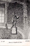 N 117 - Mumia na Capella dos Ossos - Edio Alberto Malva, Rua de S. Julio, 41, Lisboa - Dim. 138x89 mm - Col. A. Monge da Silva (cerca de 1909)