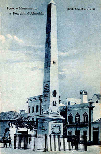 SN - FARO. Monumento a Ferreira de Almeida - Editor no indicado - Cerca de 1920 - Dim. 13,9x8,9 cm. - Col. A. Monge da Silva.