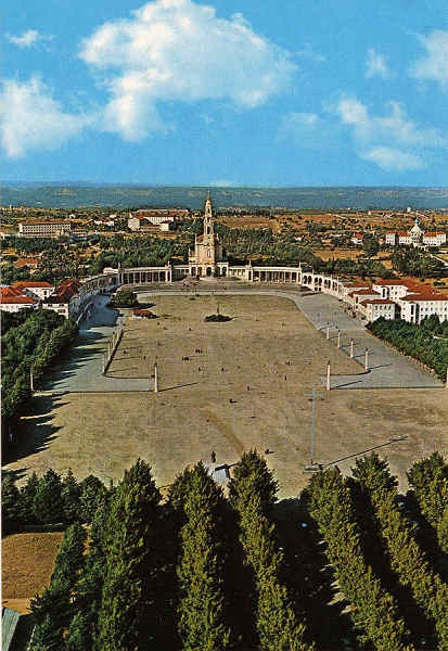 N. 882 - FTIMA - PORTUGAL Esplanada Vista area - Ed. Centro Caridade Nossa Senhora do Perptuo Socorro, Porto - S/D - Dimenses: 15x10,4 cm. - Col. Mrio F.  Silva (1973).