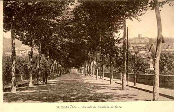 S/N - Guimares: Avenida do Caminho de Ferro - Sem indicao do editor - S/D - Dimenses: 14,1x9 cm. - Col. Aurlio Dinis Marta.