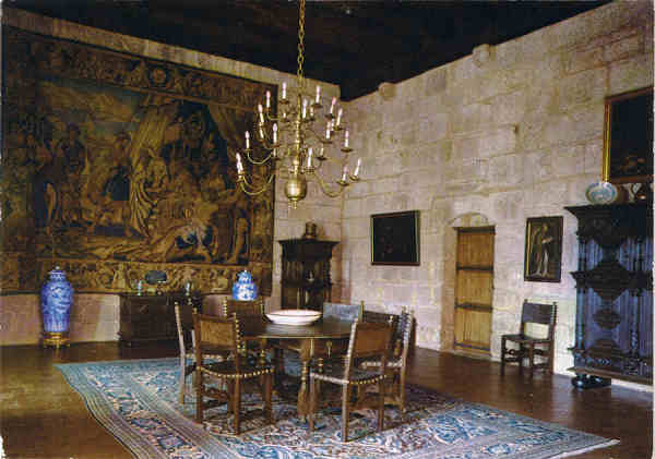 N. 266 - GUIMARES (Portugal) Pao dos Duques. Sala de Comer ntima - Coleco Passaporte (LOTY)- TEL.572850-LISBOA - SD - Dim. 14,6x10,3 cm - Col. Ftima Bia (1985)