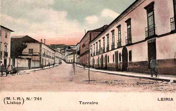 N. 741 - LEIRIA Terreiro - Edio M.I.R., Lisboa - [Union Postale Universelle] - Dimenses: 14x9 cm. - Col. R. Gaspar.
