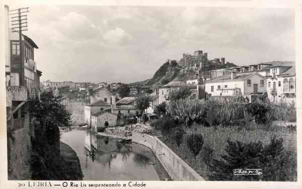 N. 20 - LEIRIA-Portugal O Rio Lis serpenteando a cidade - Edio Passaporte - S/D - Dimenses: 14x9 cm. - Col. R. Gaspar.