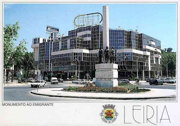 N. 1 - LEIRIA-Portugal Monumento ao Emigrante - Edio da Regio de Turismo de Leiria, Rota do Sol - S/D - Dimenses: 15x10 cm. - Col. R. Gaspar.