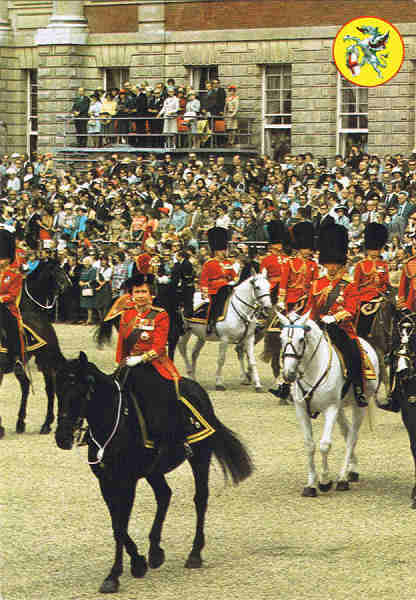 Lo47 - LONDON  H.M. Queen Elizabeth II. Trooping the Colour. - Ed. Thomas & Benacci Lda. - LONDON Tel.(01)4032835 RIALTO Printed in Italy - SD - Dim. 10,2x 14,7 cm - Col. Manuel Bia (1986)