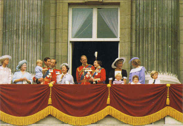 N. Lo83 - LONDON - Buckingham Palace. The Royal Family - Ed. Thomas & Benacci Lda. - LONDON Tel.(01)4032835 RIALTO Printed in Italy - SD - Dim. 14,7x10,3 cm - Col. Manuel Bia (1986)