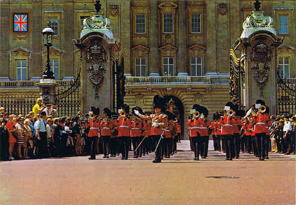 N. 60 - LONDON. The Queen's Guards Parade - Ed. FISA-Great Britain-LONDON Golden Shield Palaudarias, 26 Barcelona - Printed in Spain - SD - Dim. 14,8x10,3 cm - Col. Manuel Bia (1986)