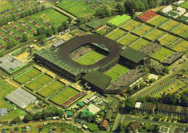 PLO/26226 - Aerial view of Wimbledon, Surrey Photography supplied by Handford Photography - Ed. DRG Printed in Great Britain by J. ARTHUR DIXON  Tel. 0983 523381 - SD - Dim. 14,8x10,5 cm - Col. Manuel Bia (1986)