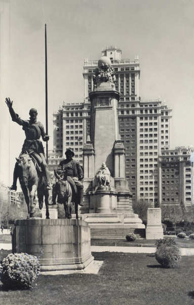 N 61 - Madrid. Monumento a Cervantes - Edio Dominguez, Madrid - 13,9x8,9 cm - Circulado em 1959 - Col. Amlcar Monge da Silva