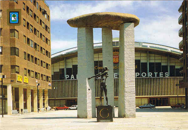 N 11- MADRID - Monumento de Dal a Gala - L. DOMINGUEZ Telfono 447 82 75 - MADRID ESCUDO DE ORO Ediciones FISA I.G. - Palaudarias,26 - Barcelona - Printed in Spain - SD - Dim. 14,8x10,3 cm - Col. Manuel Bia(1990).