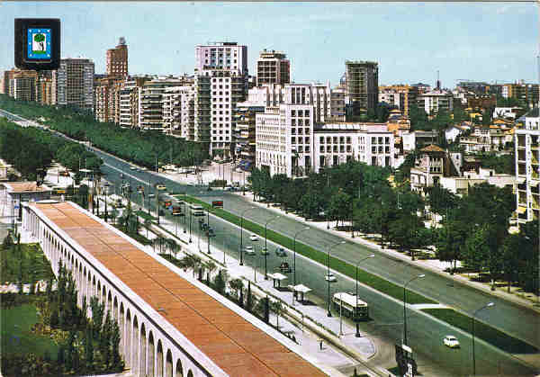 N 15- MADRID - Avenida del Generalsimo - Ed. DOMINGUEZ - MADRID POSTALES ESCUDO DE ORO Ediciones FISA - Piqu,4 - Barcelona Impreso en Espaa - SD - Dim. 14,9x10,4 cm - Col. Manuel Bia (1971)