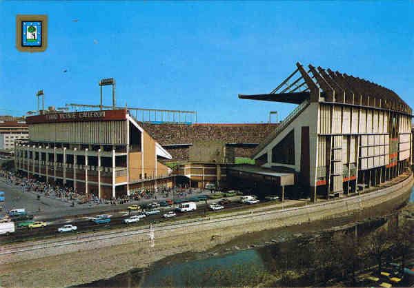 N 61 - MADRID. "Estadio Vicente Caldern" - Ed. L. DOMINGUEZ - - MADRID. ESCUDO DE ORO FISA I.G. - Palaudarias,26 - Barcelona - Printed in Spain - SD - Dim. 14,8x10,3 cm - Col. Manuel Bia (1984)
