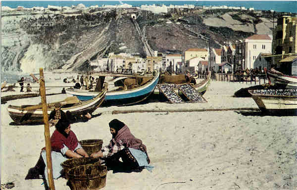 SN - Nazar - Um trecho da praia - Ed. Panoramas - Livraria Bertrand - SD - Circulado em 1968 - Dim. 9x14 cm - Col. Miguel Soares Lopes.