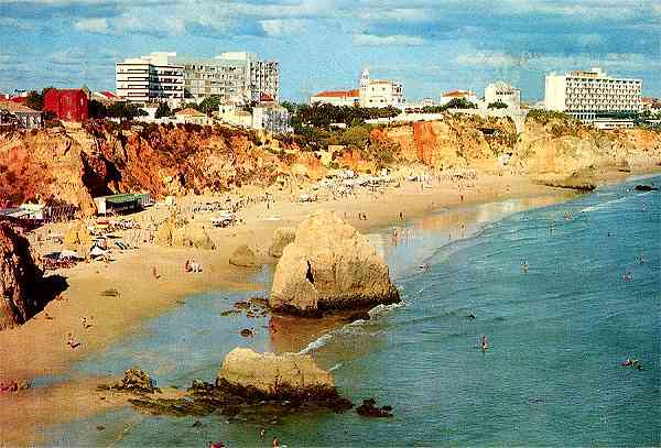 N. 96 - PORTUGAL-ALGARVE-PORTIMO Praia da Rocha - Edio CSAR DE S, Av. lvares Cabral, 40-6 D.t Tel. 683172, Lisboa -  Fotografia a cores de Csar de S - S/D - Dimenses: 14,7x9,9 cm. - Col. Graa Maia (Circulado em 1973)
