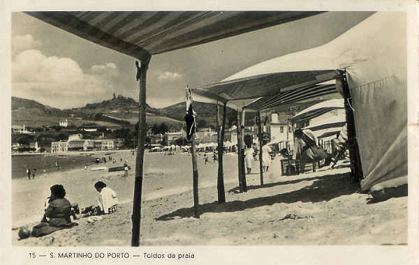 N 15 - S. Martinho do Porto - Toldos da praia - Edio da Junta de Turismo - SD - Dim. 9x14 cm - Col. Miguel Soares Lopes