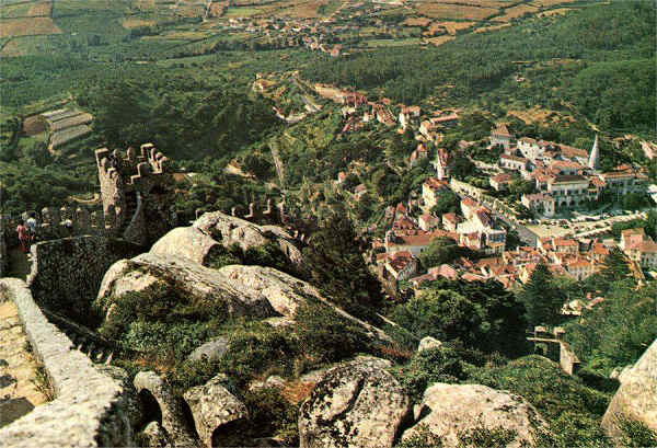 N. 677 - Sintra - Castelo dos Mouros - Prod. Centro Caridade Nossa Senhora do Perptuo Socorro - Dimenses 14,9X13 cm. - Coleco M.F.Silva 1974.