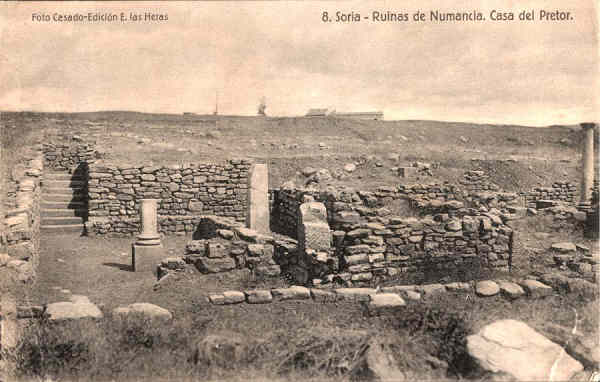 N. 8 - Soria-Ruinas de Numancia. Casa del Preto - Foto Casado - Edicin E. las Heras (Heliotipia de Kallmeyer y Gautier, Madrid 9) - S/D - Dimenses: 14x8,8 cm. - Col. Carneiro da Silva (Circulado em 16/09/1932)