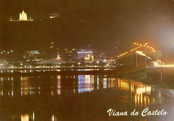N. 303 - (PORTUGAL) Viana do Castelo. Panormica nocturna da da cidade - Edies Lusocolor, Arcos de Valdevez - S/D - Dimenses: 14,9x10,4 cm. - Col. Manuel Bia (Dcada de 1960).