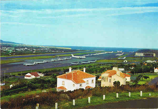 Nº 32 - ILHA TERCEIRA Açores. Vista parcial do aeroporto das Lajes - Ed. Ormonde - SD - Dim. 15x10,3 cm. - Col. M. Boia (1981).