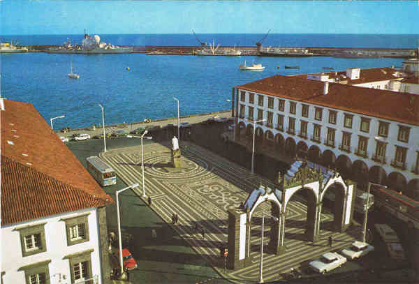 N.º 78 - PONTA DELGADA (Açores) Praça Gonçalo Velho Cabral - Ed. Fotografia Nóbrega, Lda, Ponta Delgada - S. MIGUEL - AÇORES - Lito Of. Artistas Reunidos, Porto - SD - Dim. 14,9x10,4 cm. - Col. Manuel Bóia (1981).