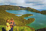 N.º 81 - S. MIGUEL (Açores) Lagoa do Fogo - Ed. Fotografia Nóbrega, Lda, Ponta Delgada - S. MIGUEL - AÇORES - Lito Of. Artistas Reunidos, Porto - SD - Dim. 15x10,4 cm. - Col. Manuel Bóia (1981).