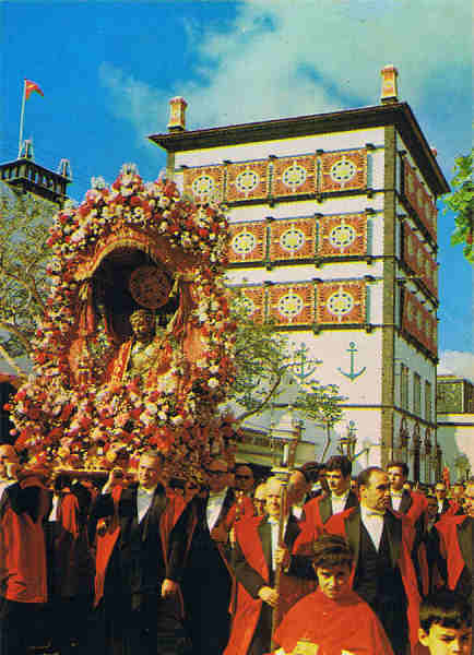 N.º 1193 - S. MIGUEL - Açores PONTA DELGADA Festas do Senhor Santo Cristo - Ed. CÓMER - Trav. do Alecrim, 1 - TELF.328775 LISBOA-PORTUGAL - S/D - Dim. 10,5x14,7 cm. - Col. Manuel Bóia (1981).