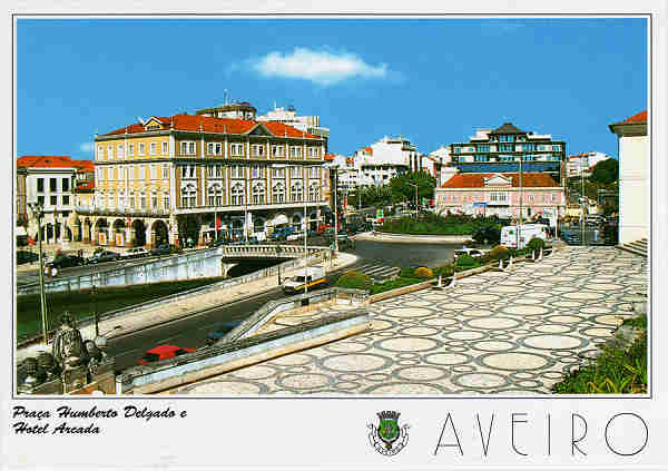 N. 23 - AVEIRO Praa Humberto Delgado e Hotel Arcada - Ed.Artes Grficas - SD - Dim. 15x10,5cm - Col. Mrio Silva.