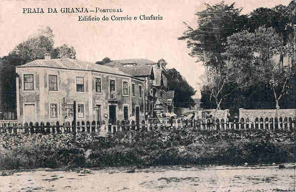 SN - Portugal. Praia da Granja - Edificio do Correio e Chafariz - Editor no indicado - Cir. em 1920 - Dim. 14x9 cm. - Col. M. Chaby