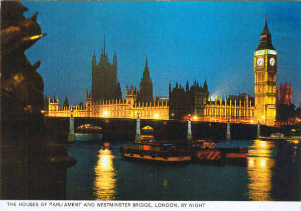 N. LO 371 - LONDON, BY NIGHT. THE HOUSES OF PARLIAMENT AND WESTMINSTER BRIDGE. - Ed. COLOURMASTER INTERNATIONAL Photo Precision Limited, St. Ives, Huntingdon Printed in Great Britain PT9904 - SD Dim. 14,9x10,4 cm - Col. Manuel Bia (1986).