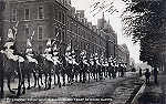 SN - London. Knightsbridge Barracks and Troop of Horse Guards - Editor Raphael Tuck & Sone, London - Dim. 13,9x8,7 cm - Circulado em 1905 - Col. A. Monge da Silva (c. 1904)