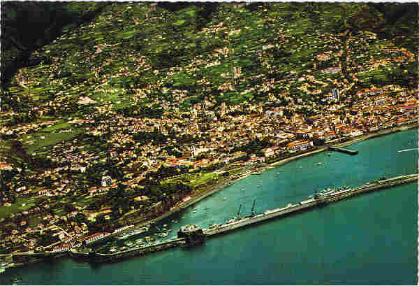 N. 1163/20 - MADEIRA, Funchal - Vista area do Funchal - Ed. Portugal Turstico Impresso na Alemanha - SD - Dim. 14,6x10,2 cm. - Col. Ftima e Manuel Bia (1975).