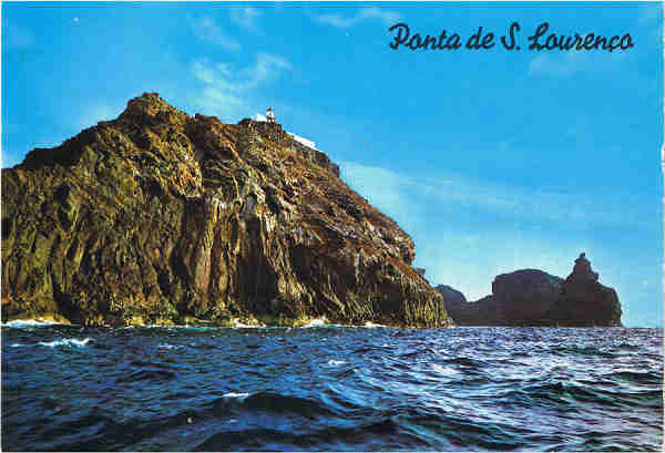 N. 213 - MADEIRA Farol da Ponta de S. Loureno - Ed. Gtica RUA N.S.DE FTIMA 298 PORTO REPRESENTANTE NA MADEIRA CARVO, MARTINS & SILVA,LDA - RUA DIREITA, 21 - FUNCHAL FABRICADO EM ITLIA - SD - Dim. 14,7x10,3 cm. - Col. Manuel e Ftima Bia (1975).