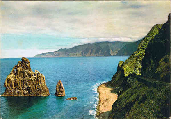 N. 21 - RIBEIRA DA JANELA (Madeira) Costa Norte - Ed. PERESTRELLOS-PHOTOGRAPHOS Impresso da Noruega - SD - Dim. 14,8x10,4 cm - Col. Manuel e Ftima Bia (1975).